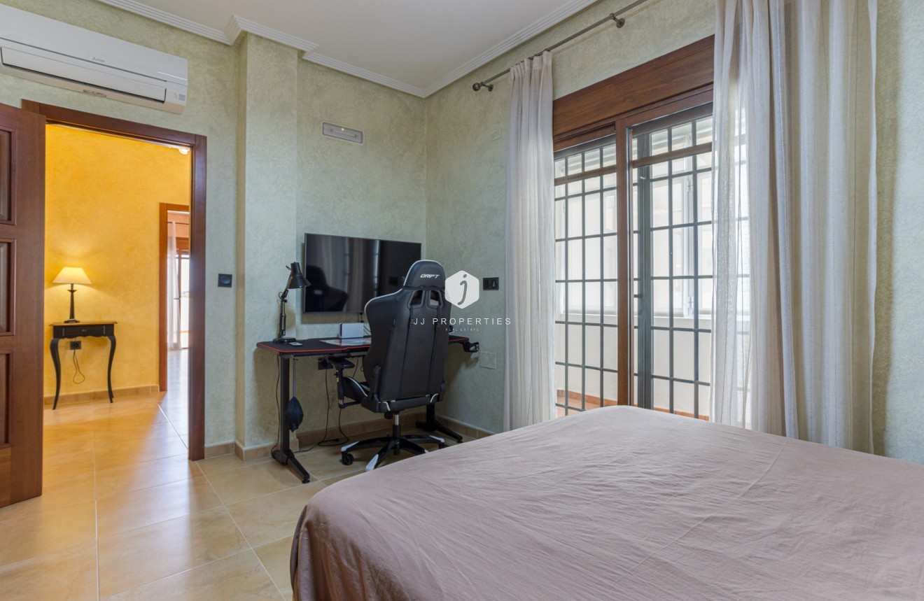 Aus zweiter Hand - Villa -
Los Montesinos - Costa Blanca