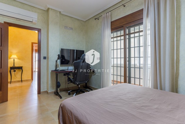 Aus zweiter Hand - Villa -
Los Montesinos - Costa Blanca