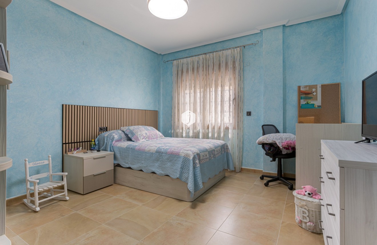 Aus zweiter Hand - Villa -
Los Montesinos - Costa Blanca