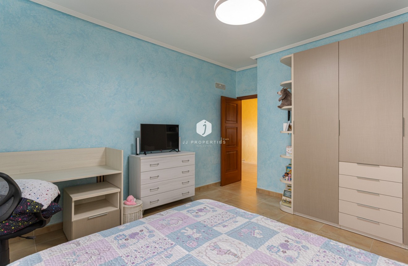 Aus zweiter Hand - Villa -
Los Montesinos - Costa Blanca