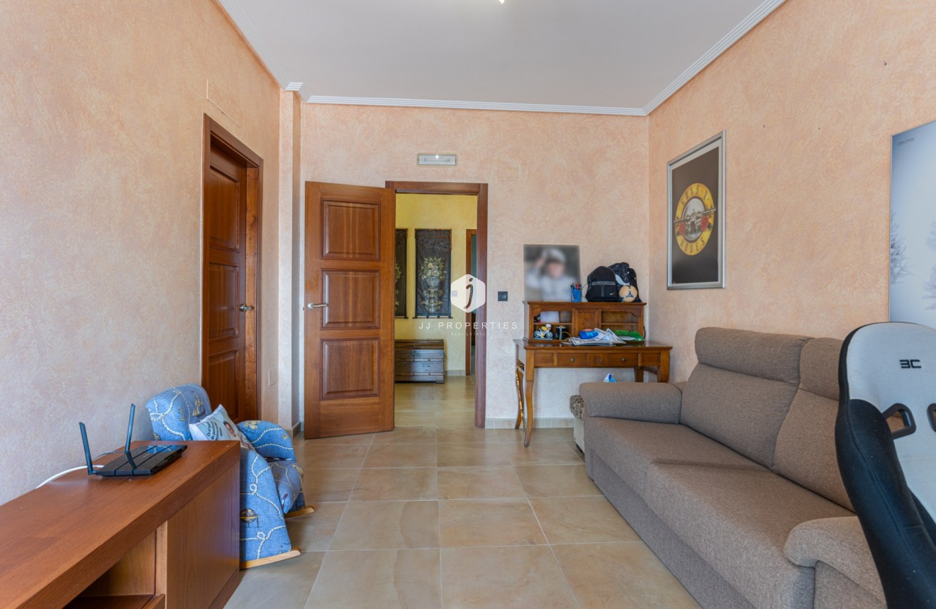Aus zweiter Hand - Villa -
Los Montesinos - Costa Blanca