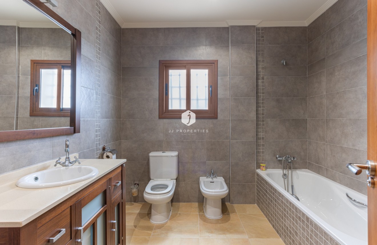 Aus zweiter Hand - Villa -
Los Montesinos - Costa Blanca