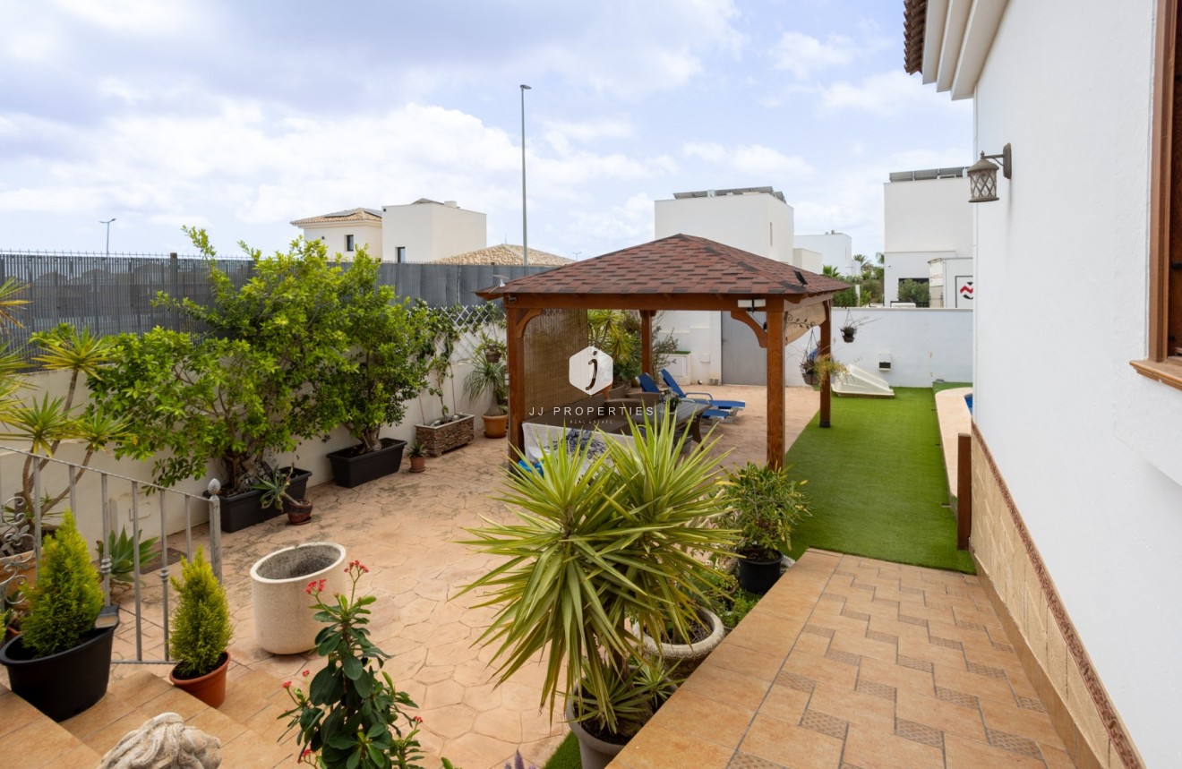 Aus zweiter Hand - Villa -
Los Montesinos - Costa Blanca