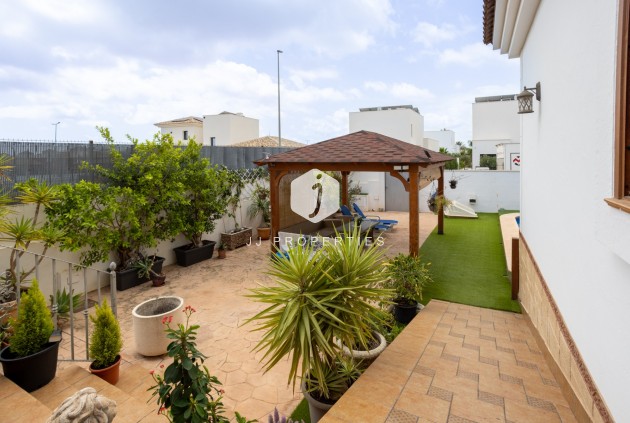 Aus zweiter Hand - Villa -
Los Montesinos - Costa Blanca