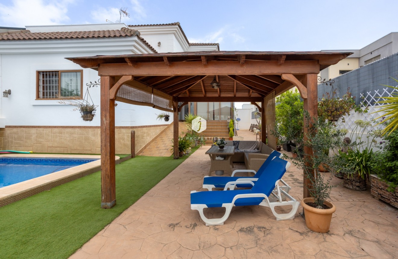 Aus zweiter Hand - Villa -
Los Montesinos - Costa Blanca