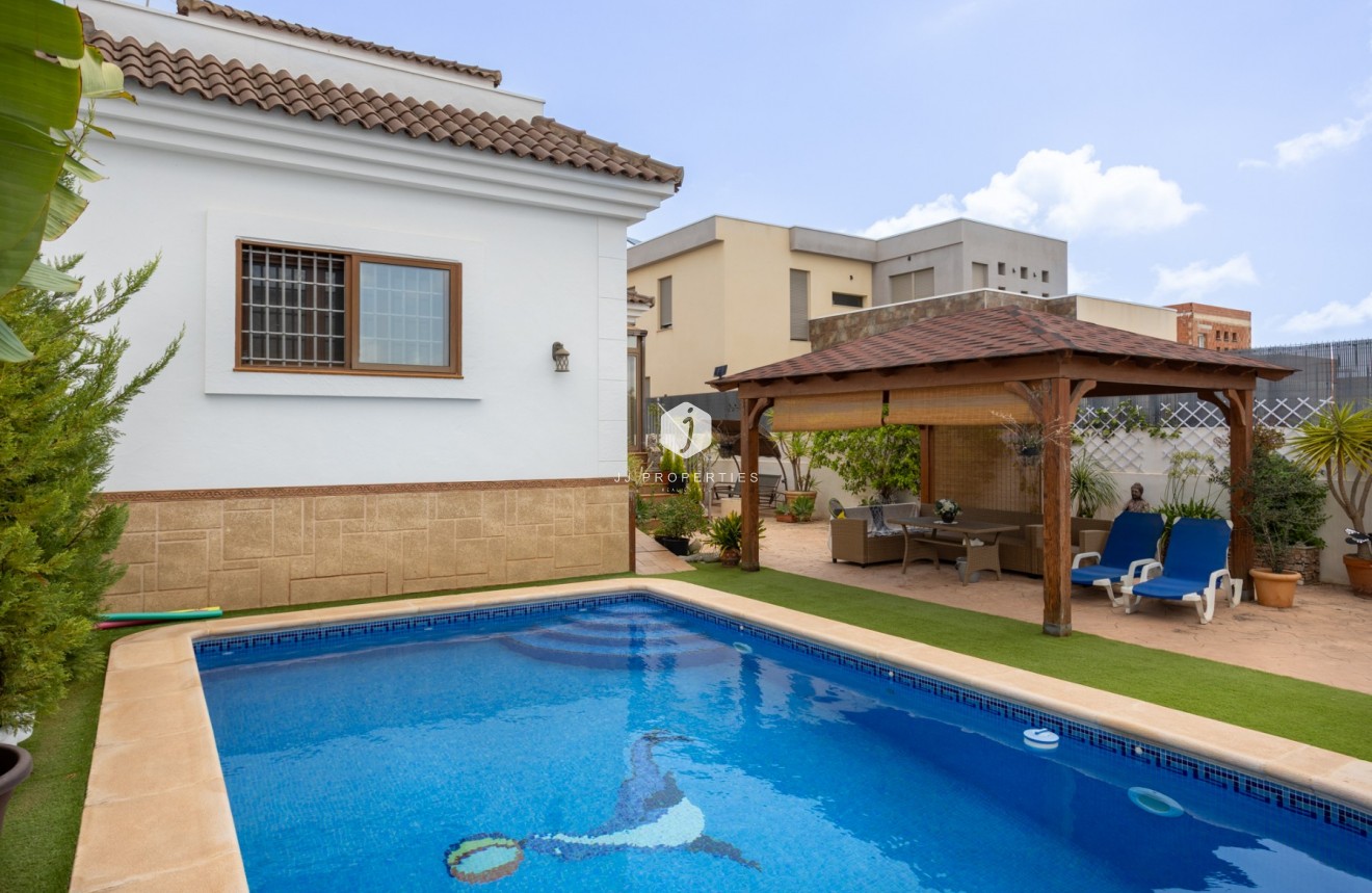 Aus zweiter Hand - Villa -
Los Montesinos - Costa Blanca
