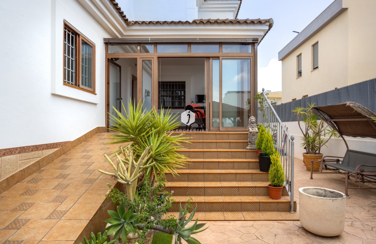 Aus zweiter Hand - Villa -
Los Montesinos - Costa Blanca
