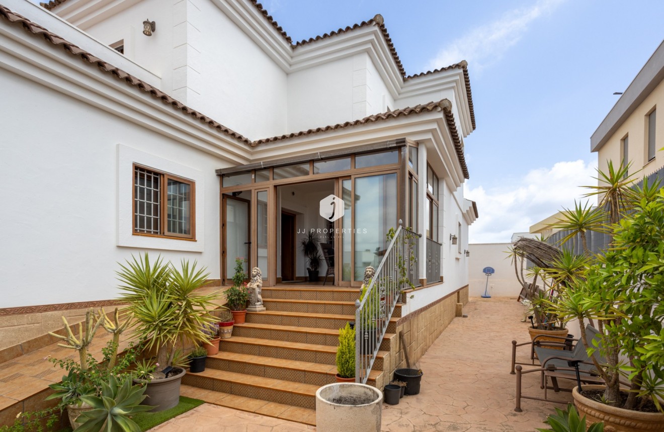 Aus zweiter Hand - Villa -
Los Montesinos - Costa Blanca
