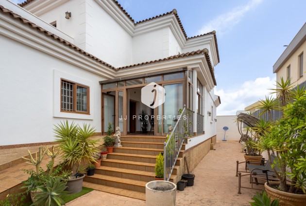 Aus zweiter Hand - Villa -
Los Montesinos - Costa Blanca