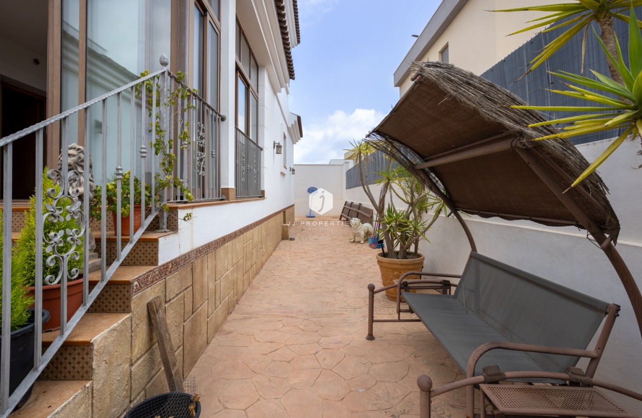 Aus zweiter Hand - Villa -
Los Montesinos - Costa Blanca