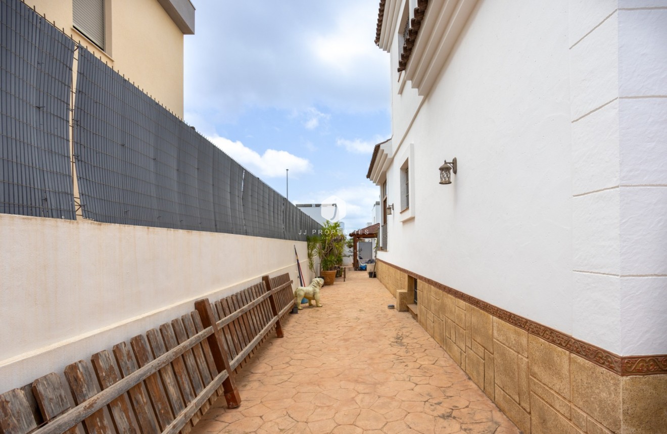 Aus zweiter Hand - Villa -
Los Montesinos - Costa Blanca
