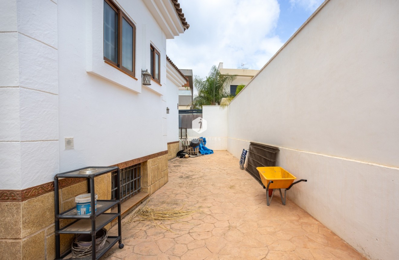Aus zweiter Hand - Villa -
Los Montesinos - Costa Blanca