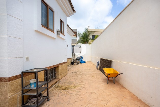Aus zweiter Hand - Villa -
Los Montesinos - Costa Blanca