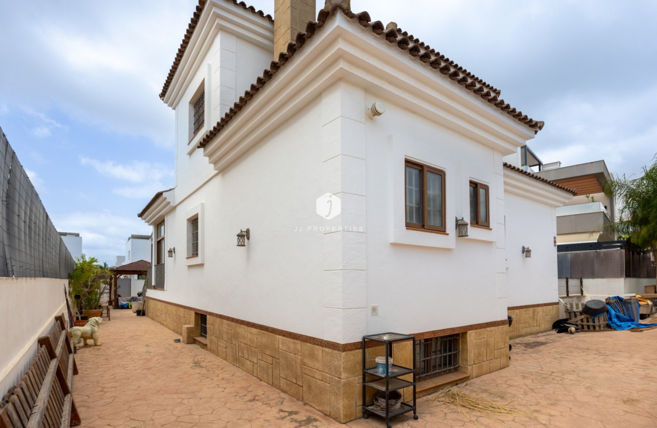 Aus zweiter Hand - Villa -
Los Montesinos - Costa Blanca