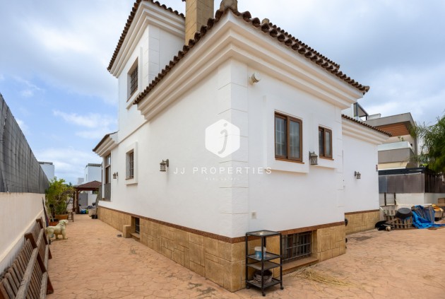 Aus zweiter Hand - Villa -
Los Montesinos - Costa Blanca