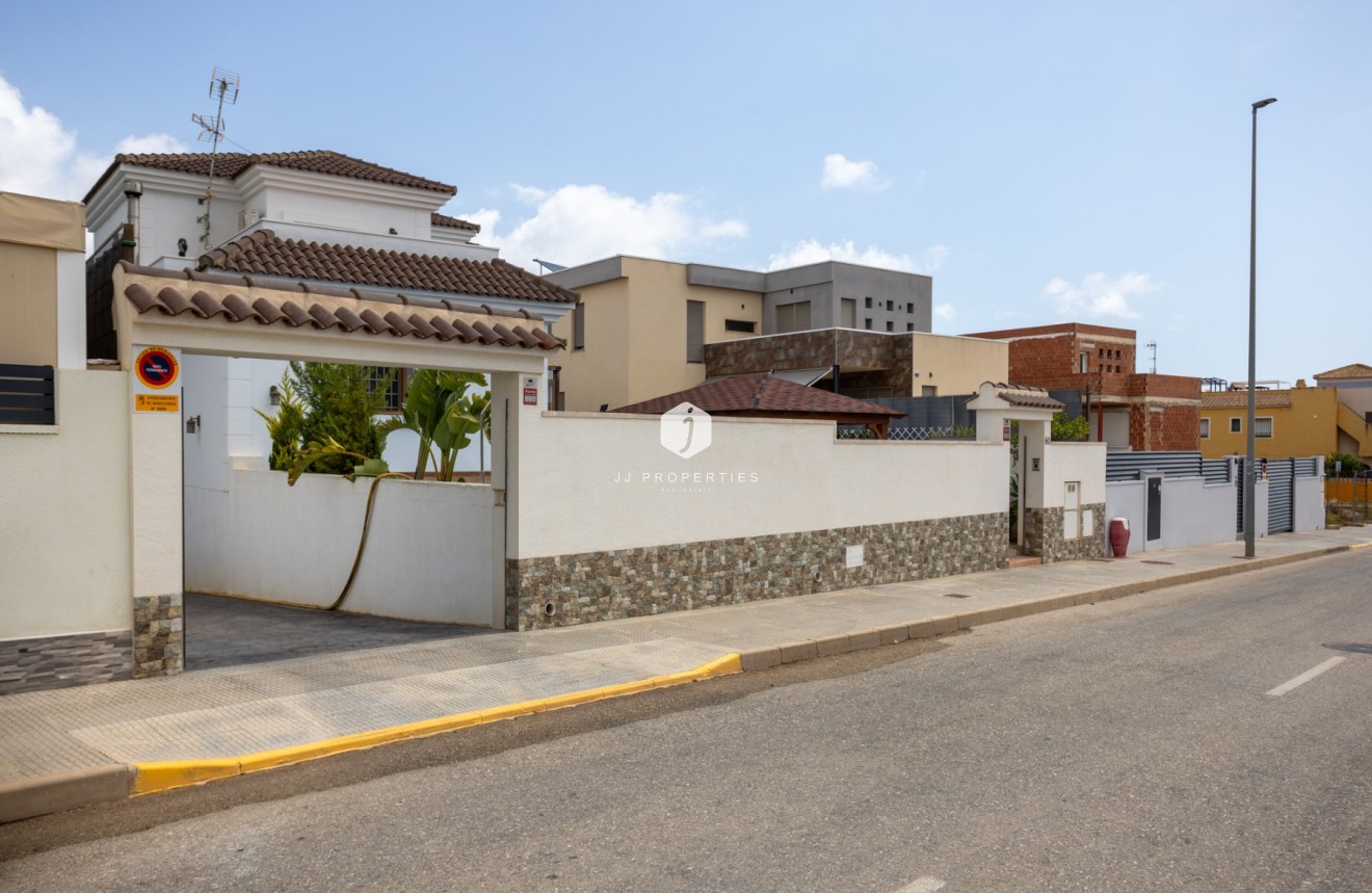 Aus zweiter Hand - Villa -
Los Montesinos - Costa Blanca
