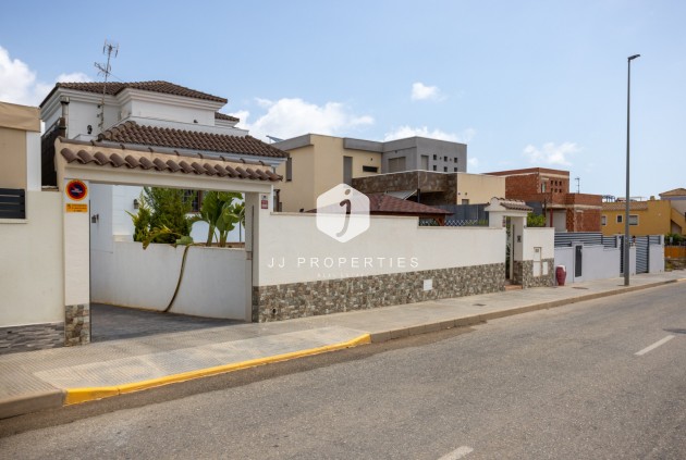 Aus zweiter Hand - Villa -
Los Montesinos - Costa Blanca