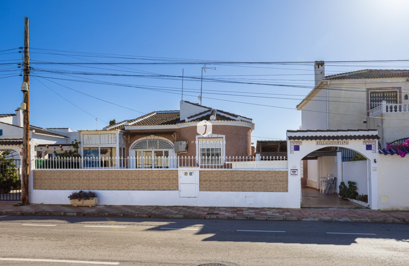 Resale - Villa -
Torrevieja - Costa Blanca