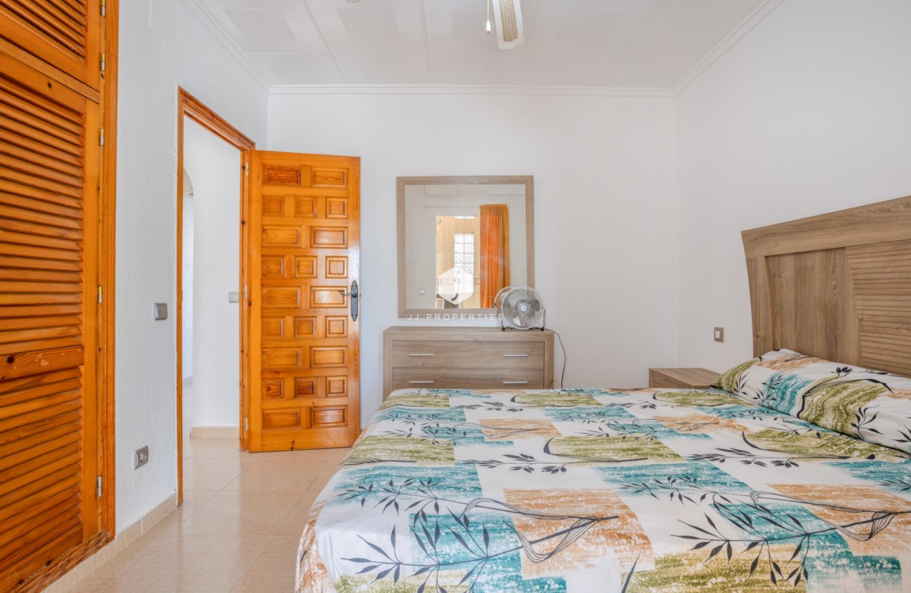 Resale - Villa -
Torrevieja - Costa Blanca