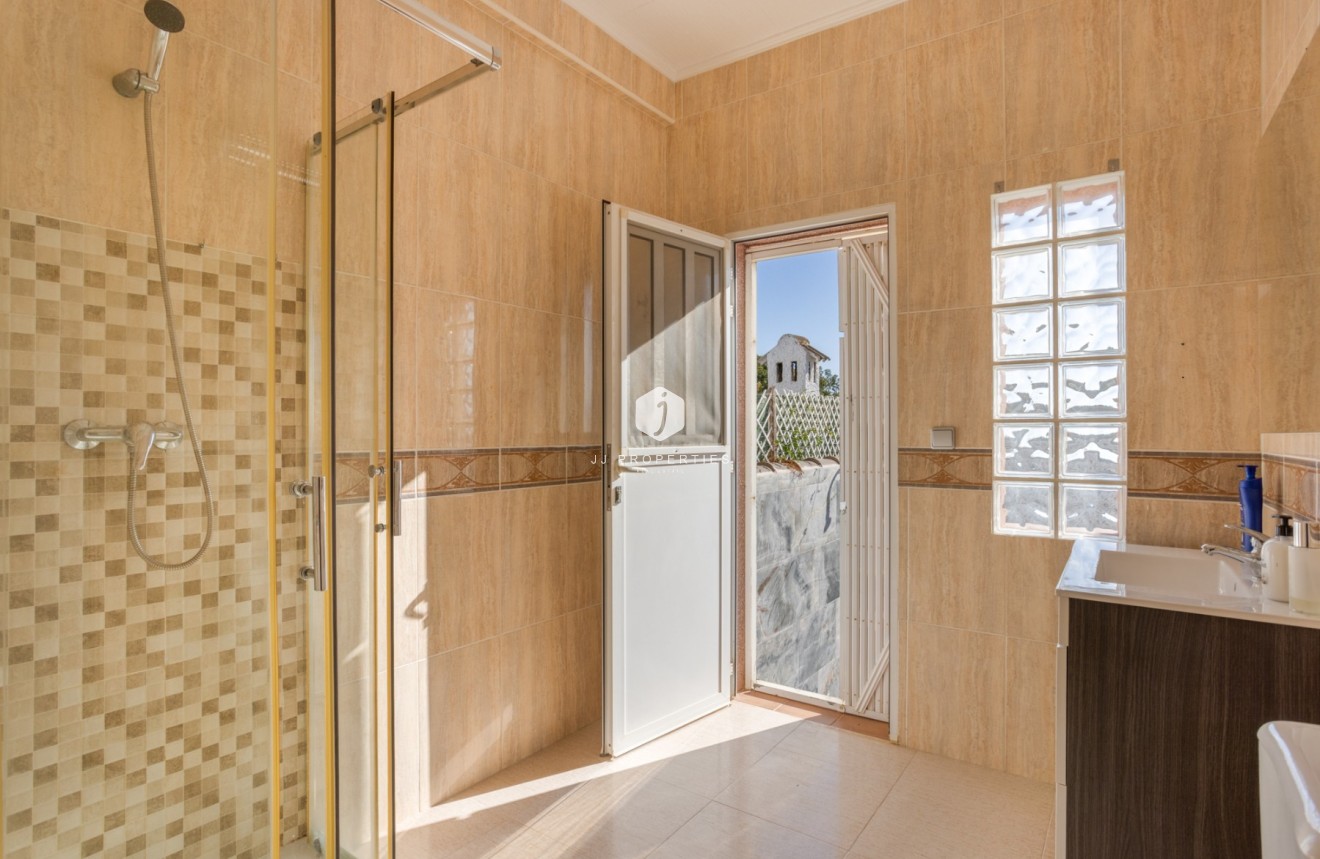 Resale - Villa -
Torrevieja - Costa Blanca