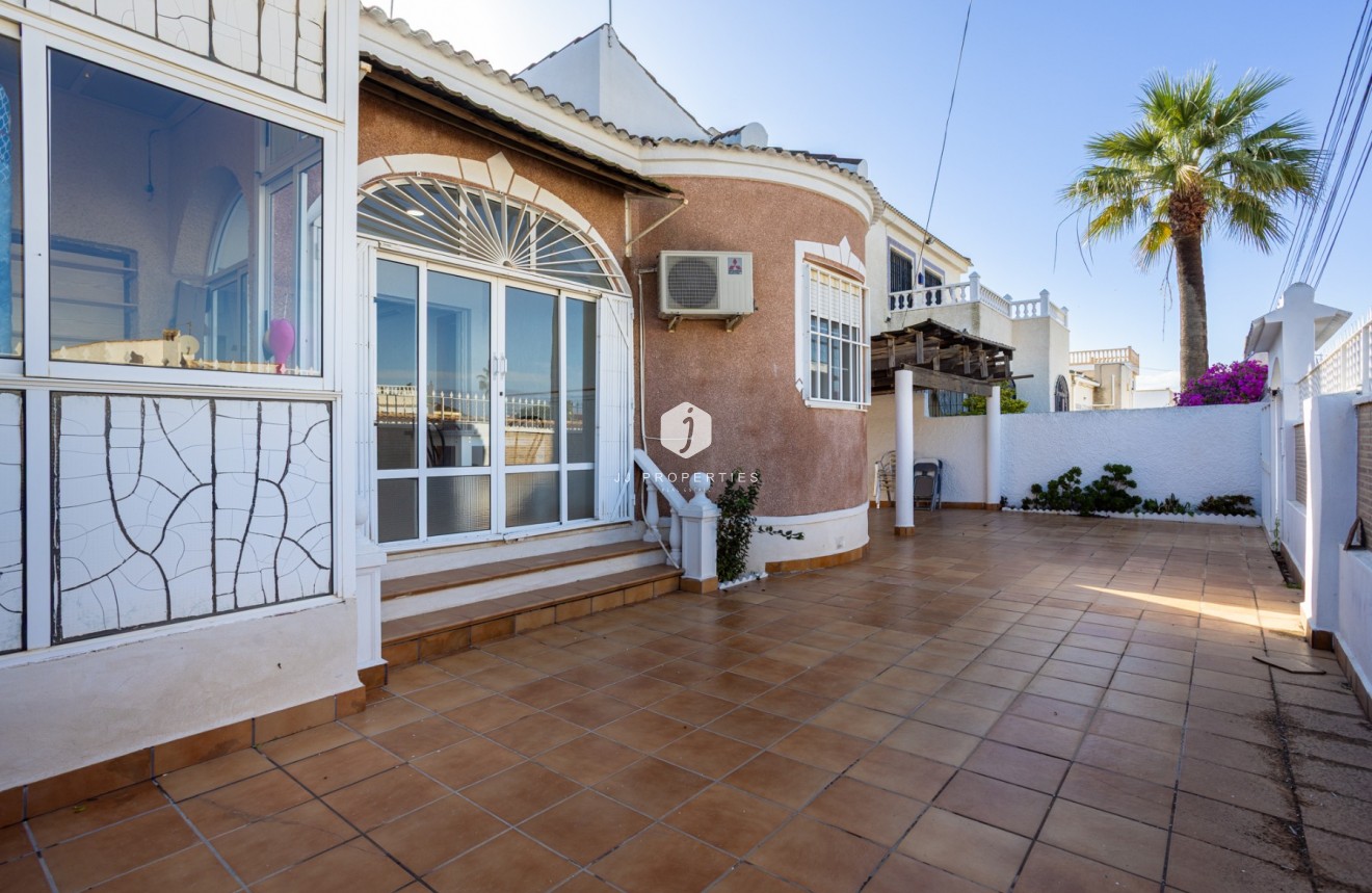 Resale - Villa -
Torrevieja - Costa Blanca