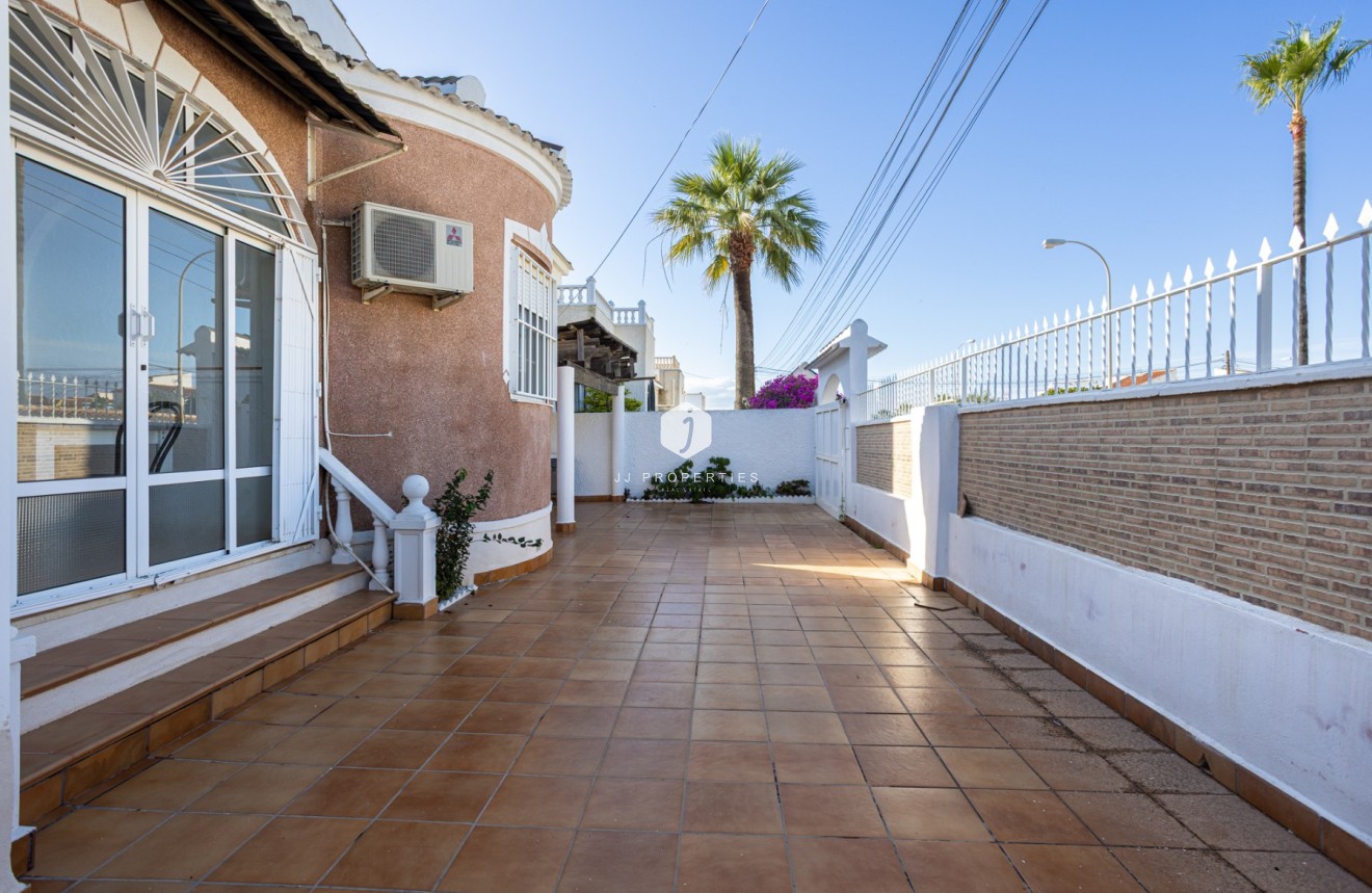 Resale - Villa -
Torrevieja - Costa Blanca