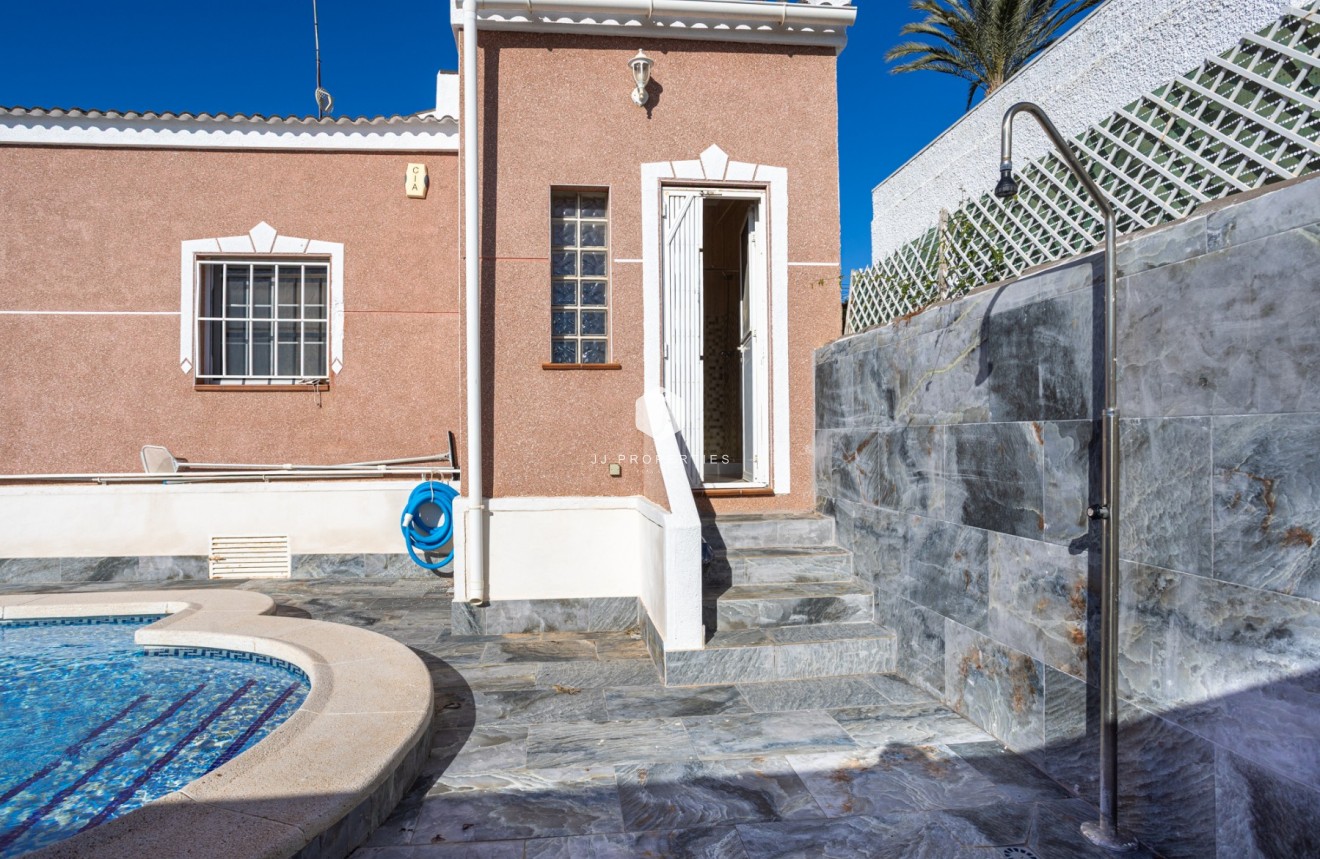 Resale - Villa -
Torrevieja - Costa Blanca