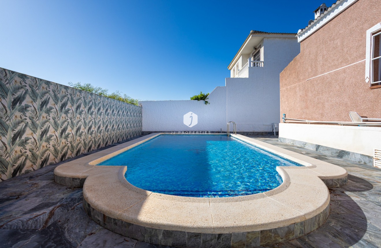 Resale - Villa -
Torrevieja - Costa Blanca