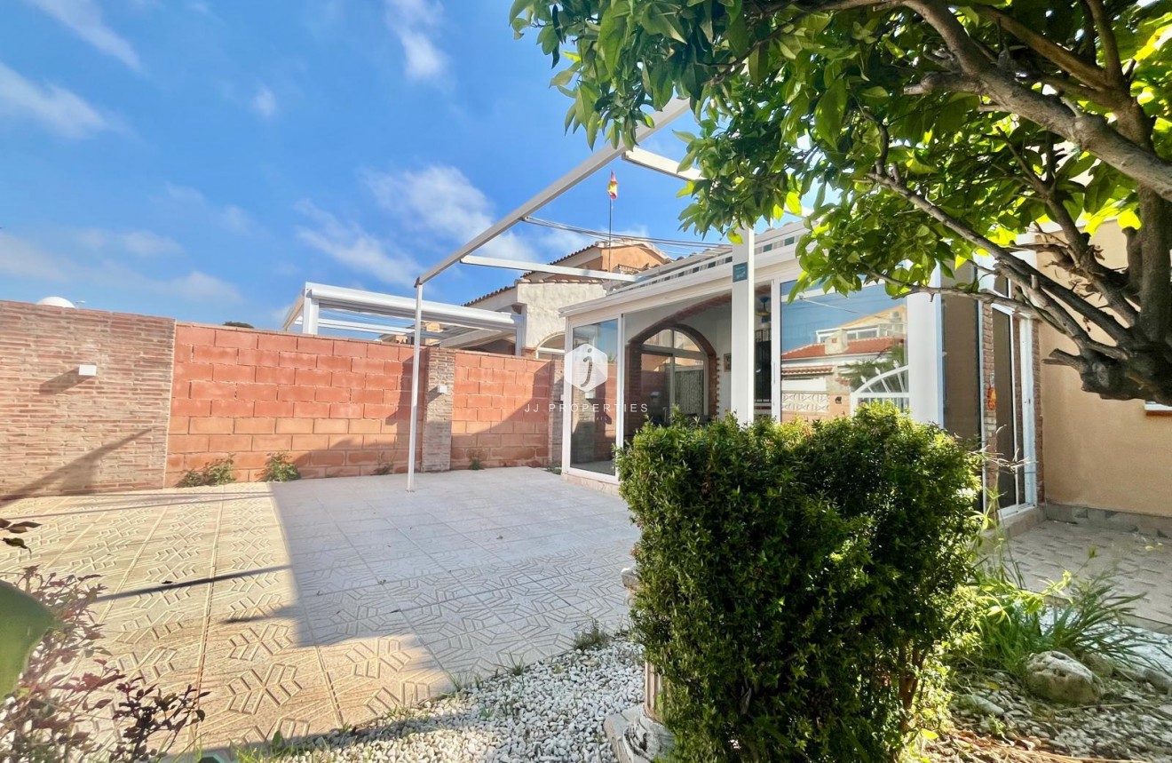 Resale - Villa -
Orihuela Costa - Los Almendros-la Florida