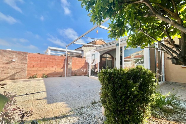 Resale - Villa -
Orihuela Costa - Los Almendros-la Florida