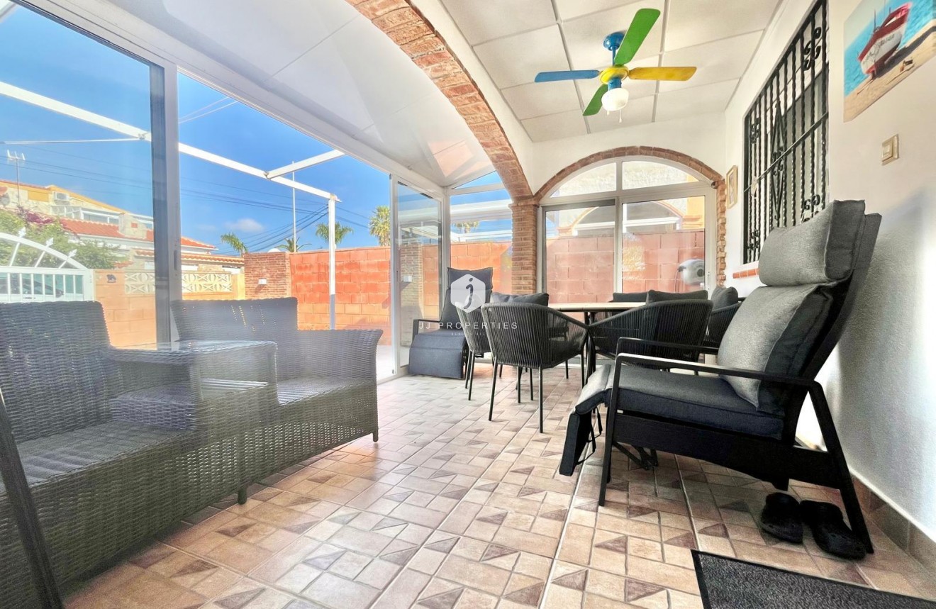 Resale - Villa -
Orihuela Costa - Los Almendros-la Florida