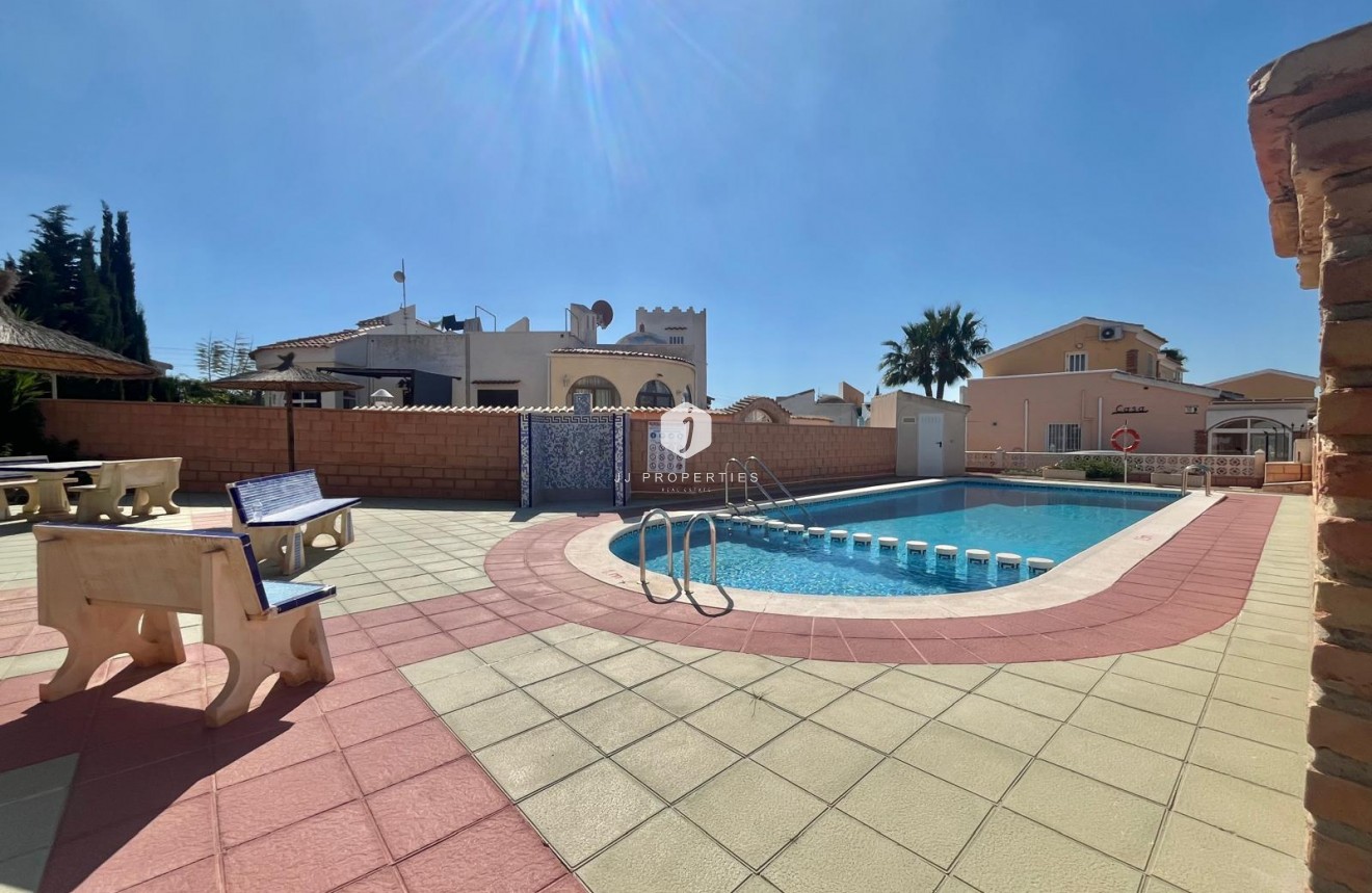 Resale - Villa -
Orihuela Costa - Los Almendros-la Florida