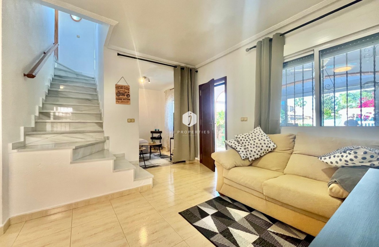 Resale - Villa -
Orihuela Costa - Los Almendros-la Florida