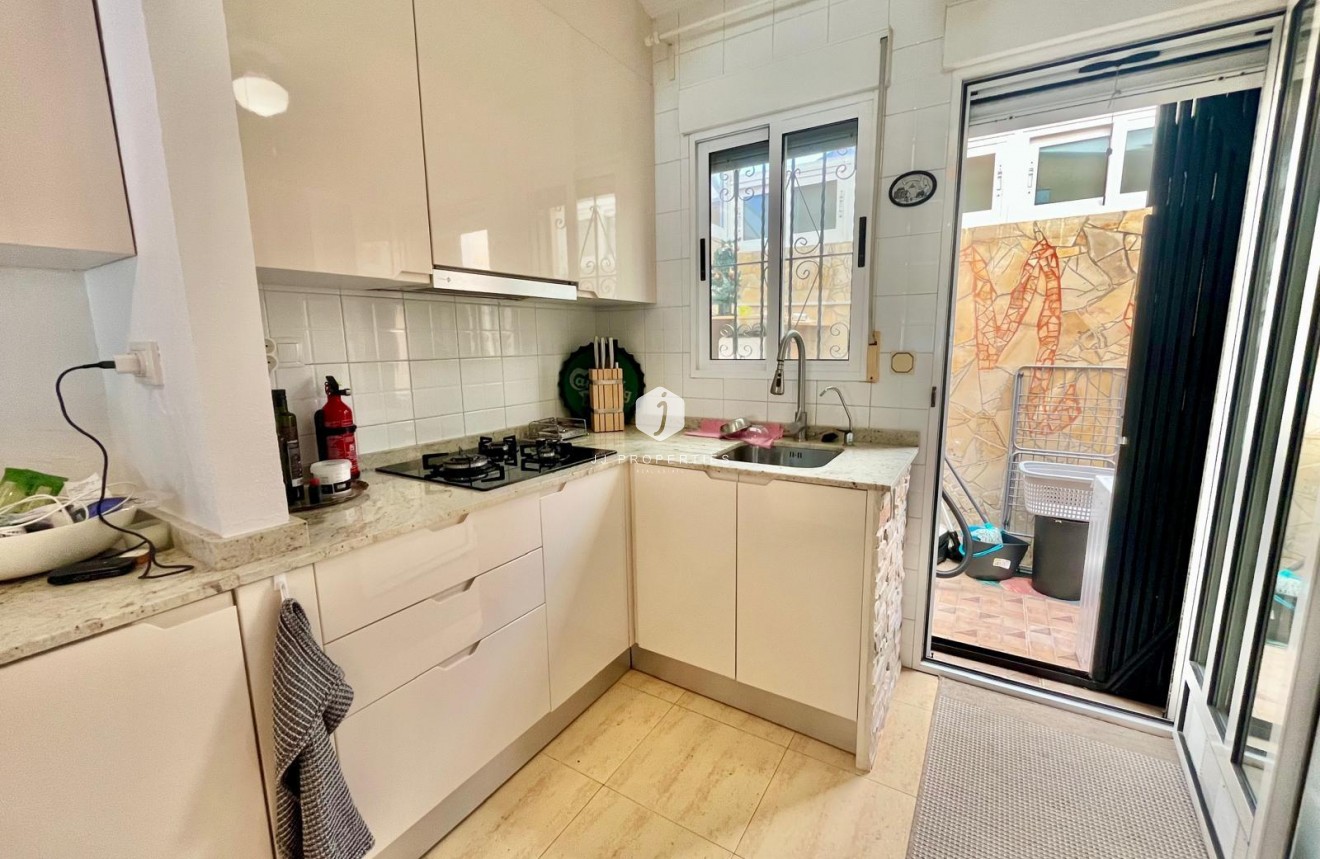 Resale - Villa -
Orihuela Costa - Los Almendros-la Florida