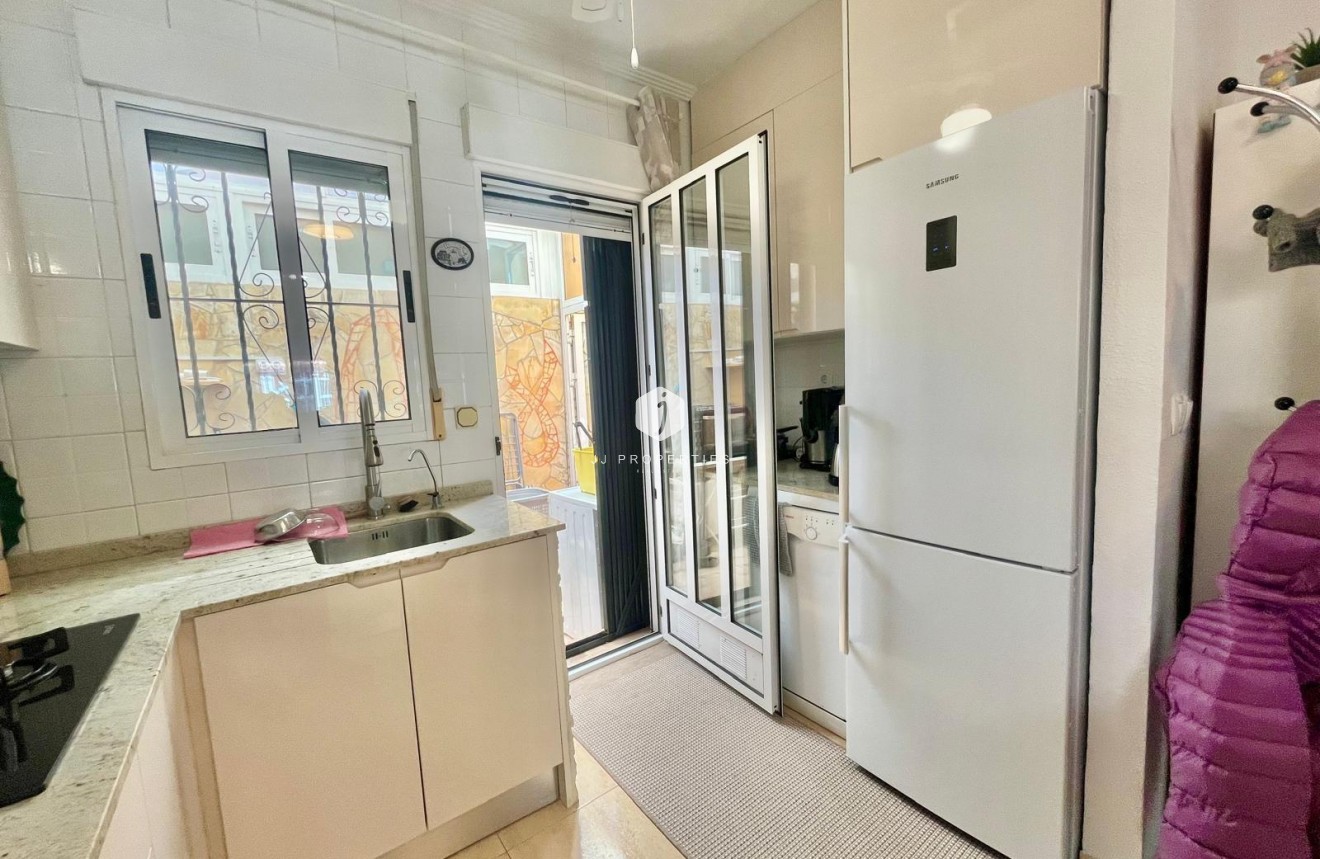 Resale - Villa -
Orihuela Costa - Los Almendros-la Florida