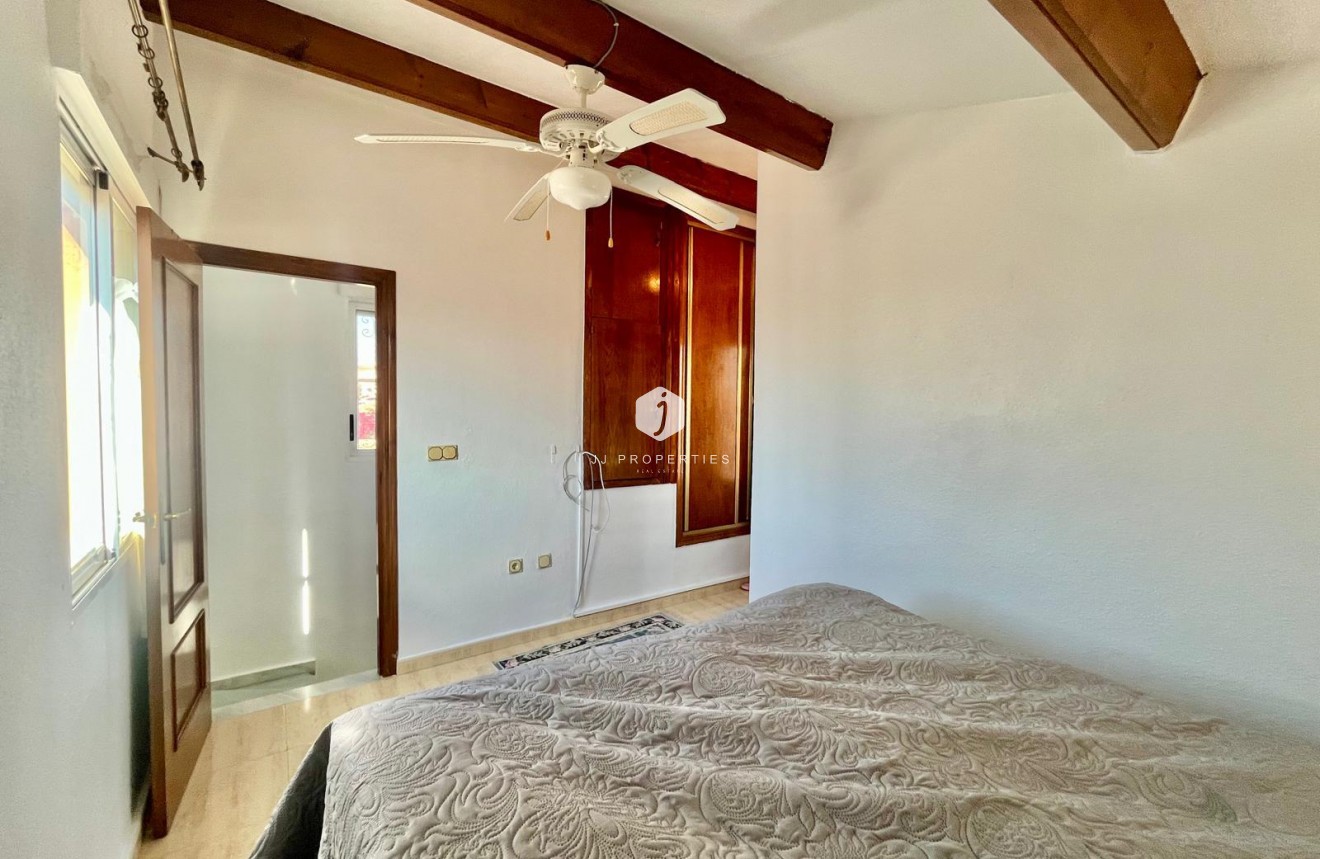 Resale - Villa -
Orihuela Costa - Los Almendros-la Florida