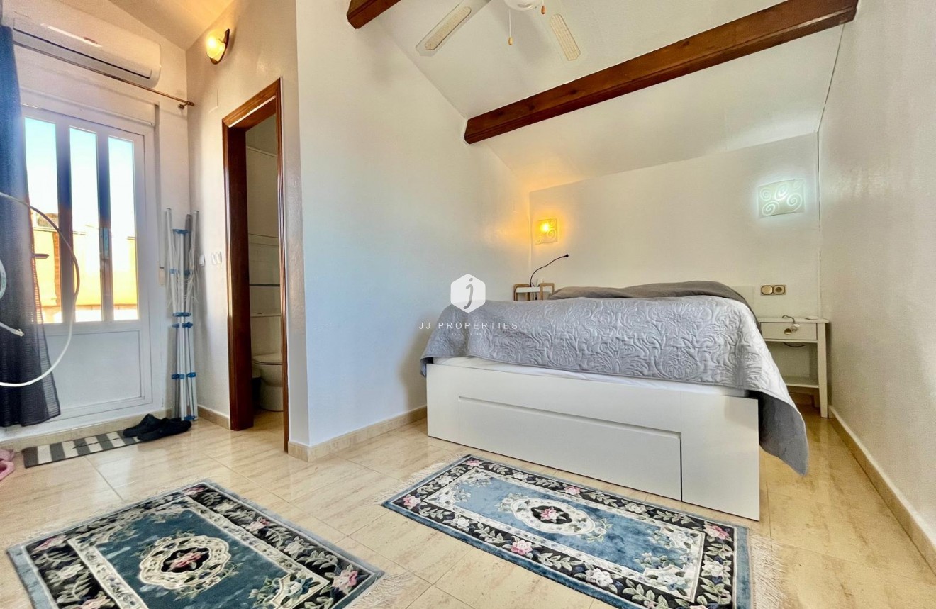 Resale - Villa -
Orihuela Costa - Los Almendros-la Florida
