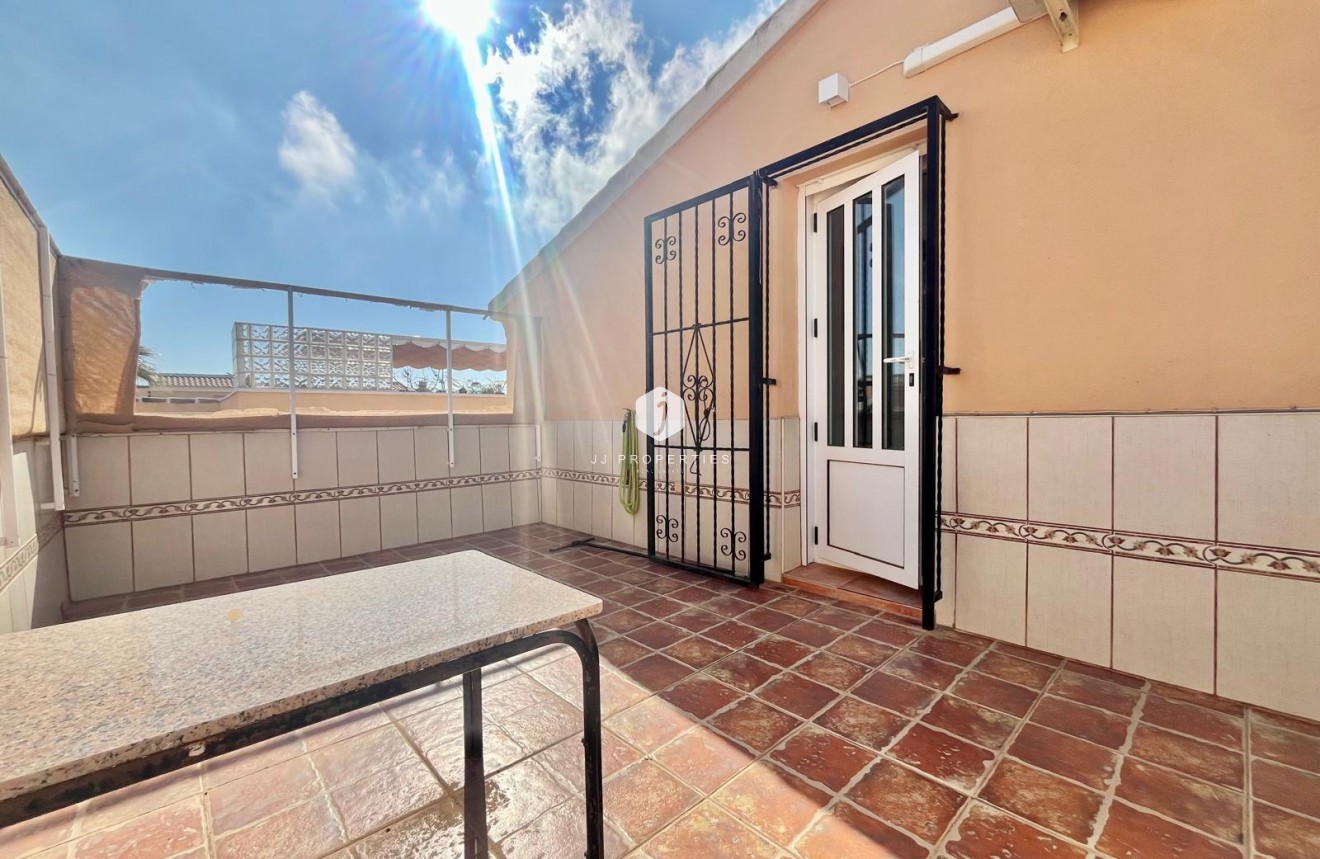 Resale - Villa -
Orihuela Costa - Los Almendros-la Florida