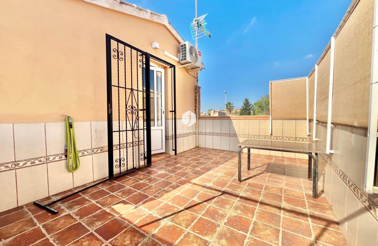 Resale - Villa -
Orihuela Costa - Los Almendros-la Florida