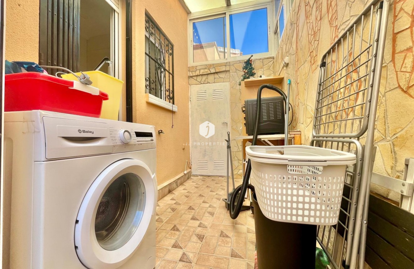 Resale - Villa -
Orihuela Costa - Los Almendros-la Florida