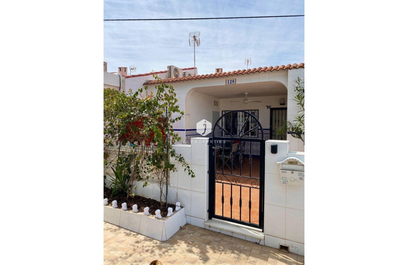 Resale - Chalet -
Torrevieja - La Siesta - El Salado - Torreta