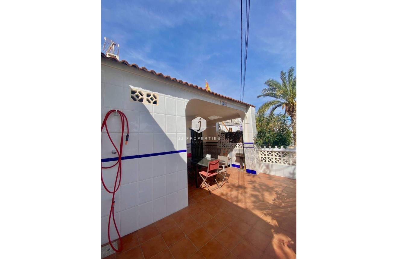 Resale - Chalet -
Torrevieja - La Siesta - El Salado - Torreta