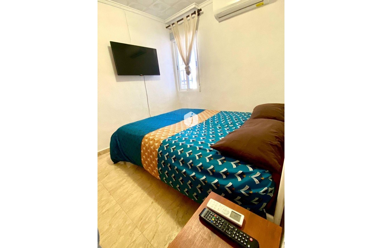 Resale - Chalet -
Torrevieja - La Siesta - El Salado - Torreta
