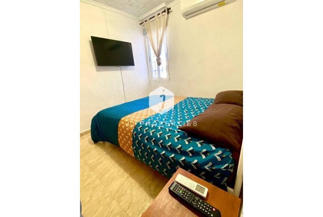 Resale - Chalet -
Torrevieja - La Siesta - El Salado - Torreta