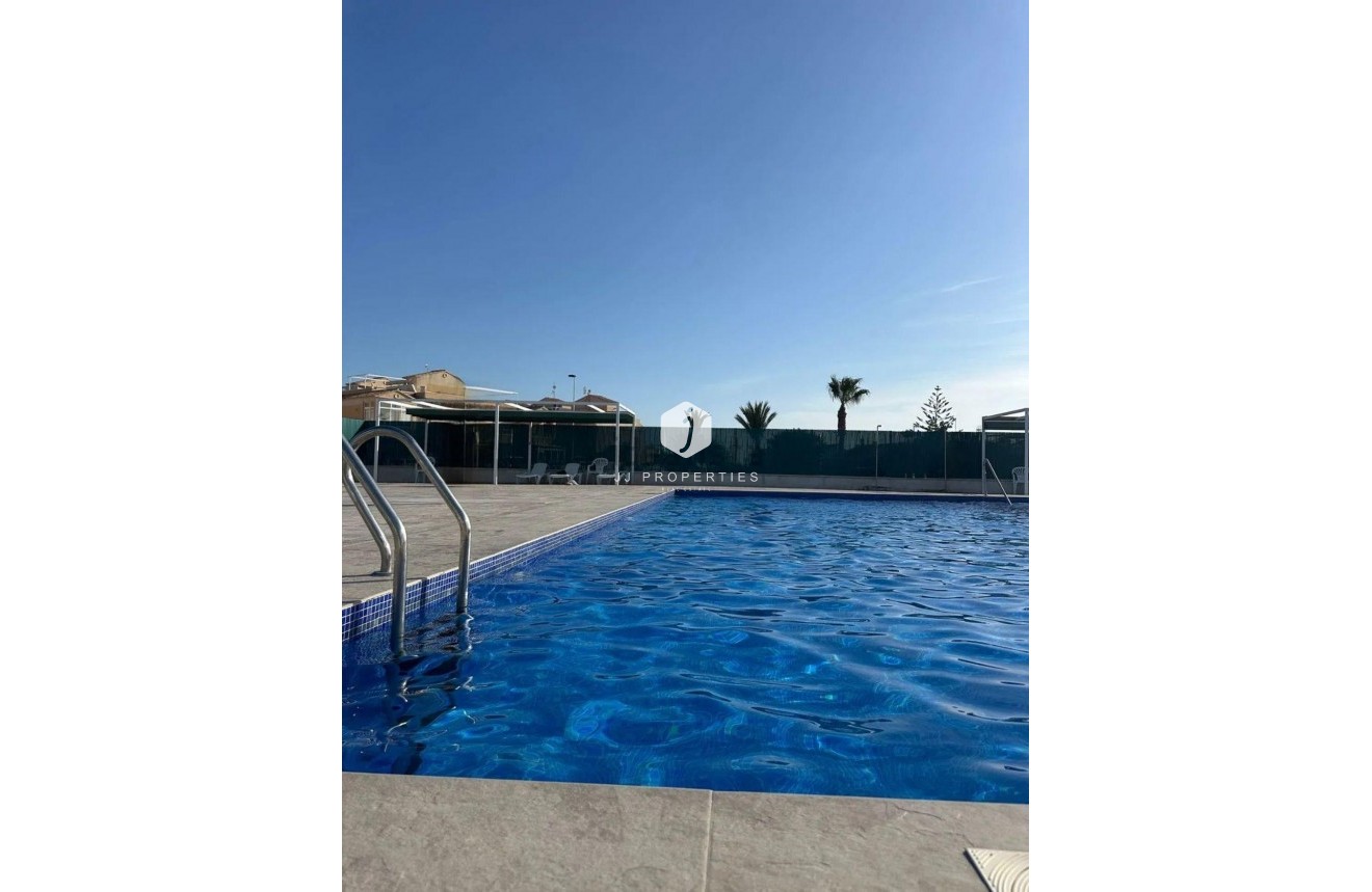 Resale - Chalet -
Torrevieja - La Siesta - El Salado - Torreta