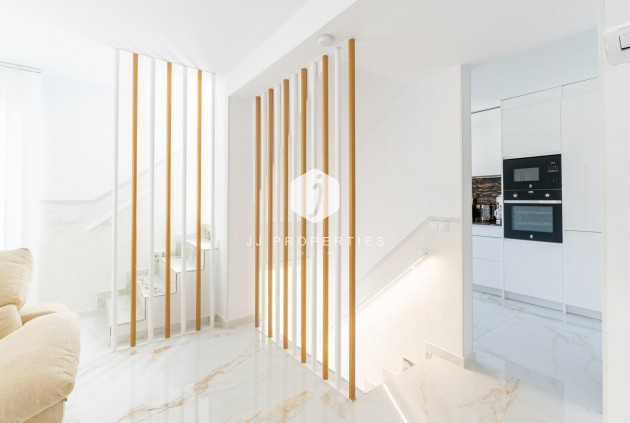Resale - Chalet -
Torrevieja - Punta prima