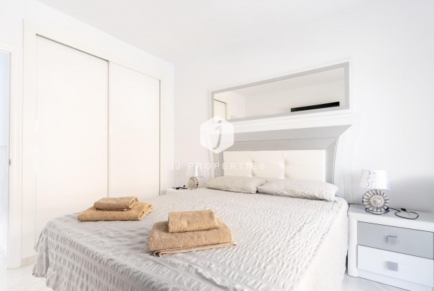 Resale - Chalet -
Torrevieja - Punta prima