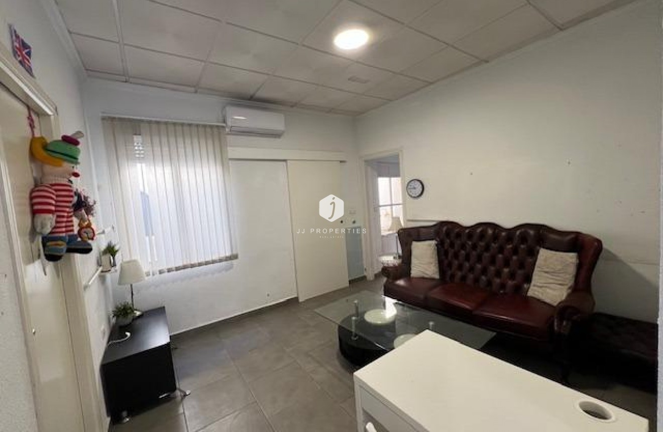 Tweedehands - Chalet -
Dolores - Centro