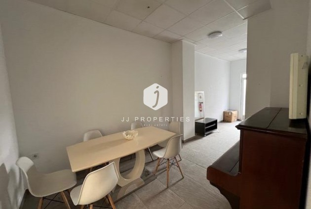 Tweedehands - Chalet -
Dolores - Centro