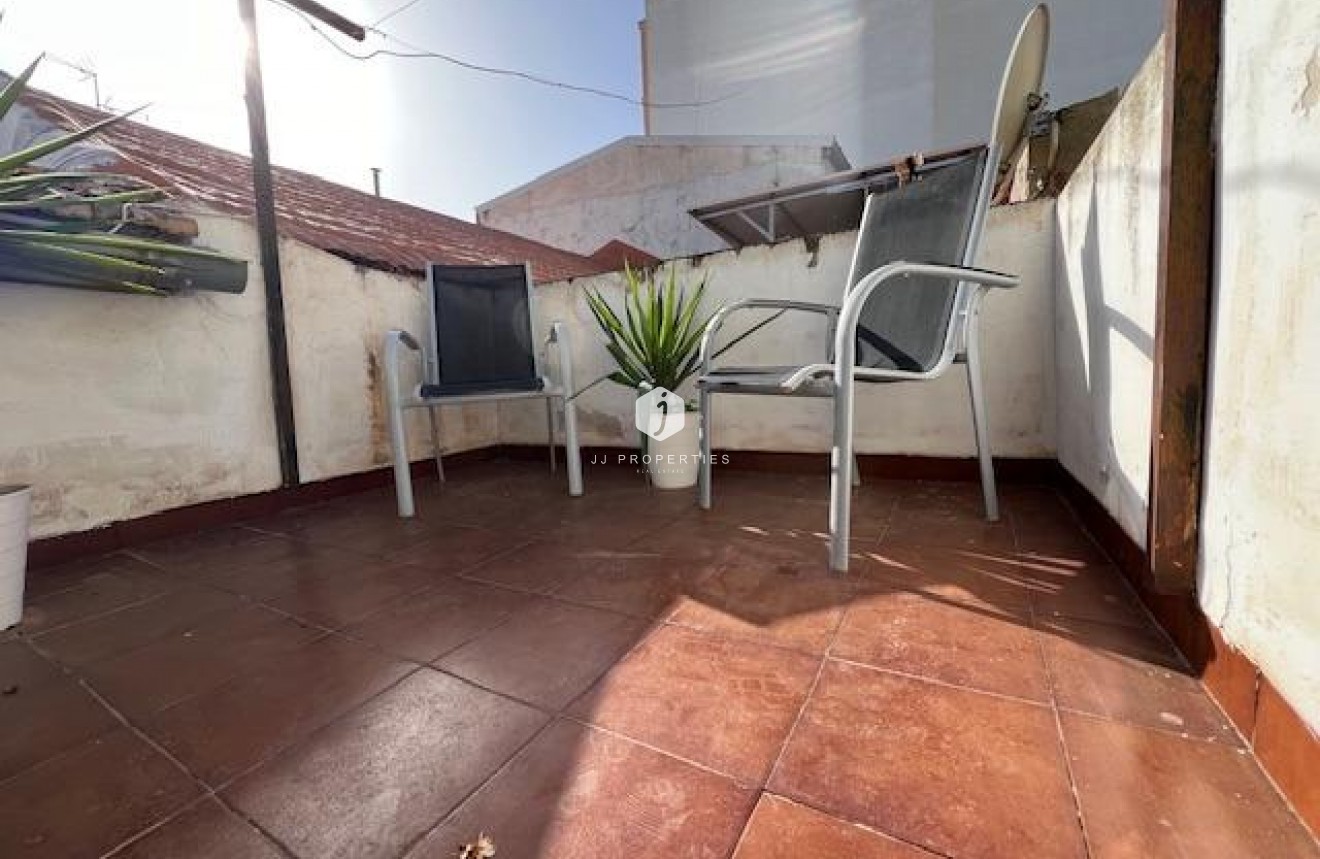 Tweedehands - Chalet -
Dolores - Centro